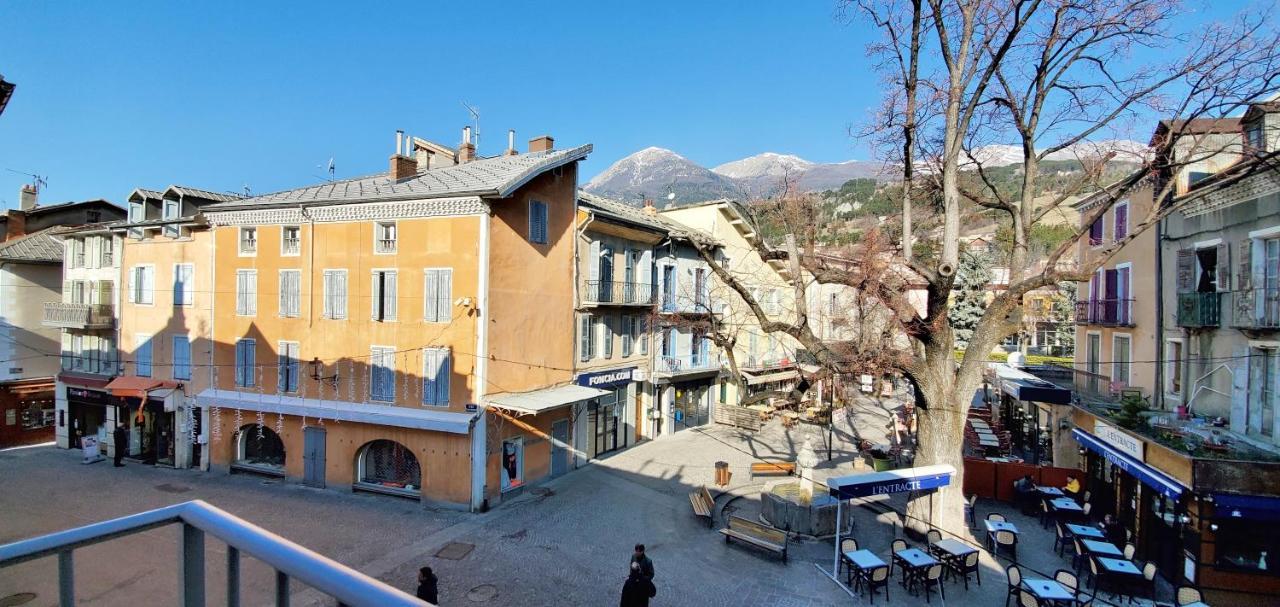 L'Hivernet, Grand Triplex Neuf Au Coeur D'Embrun Acces Facile المظهر الخارجي الصورة