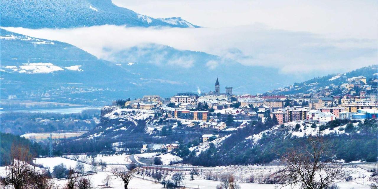 L'Hivernet, Grand Triplex Neuf Au Coeur D'Embrun Acces Facile المظهر الخارجي الصورة